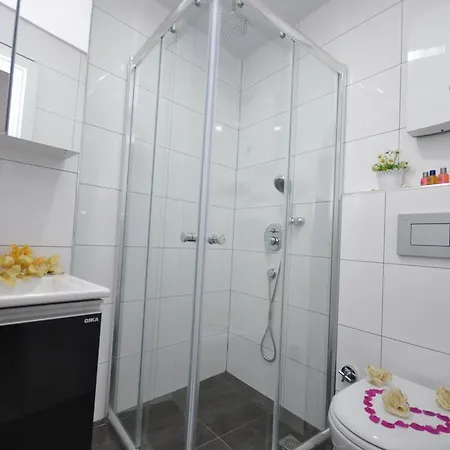 Nl Aqua Oleg Apartament *
